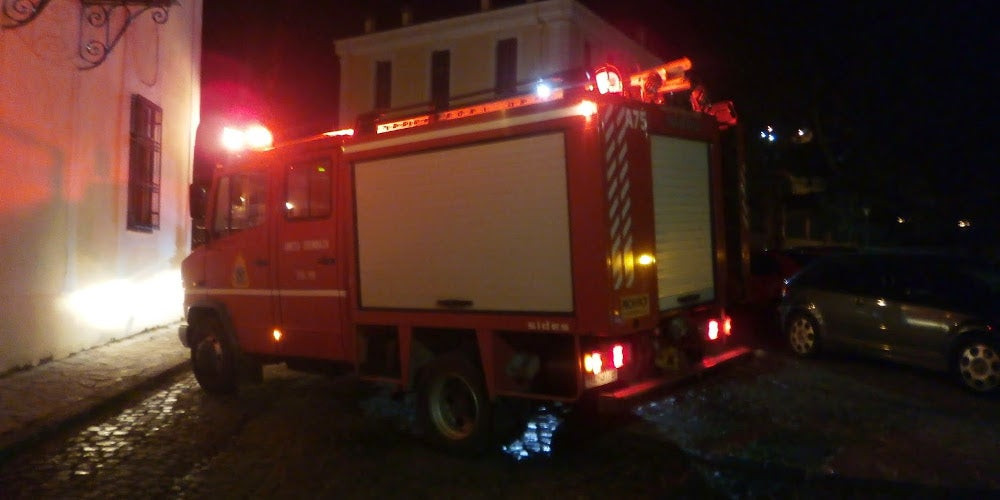 Παράνομοι μετανάστες πυρπόλησαν καντίνα στο hot spot του Σκαραμαγκά